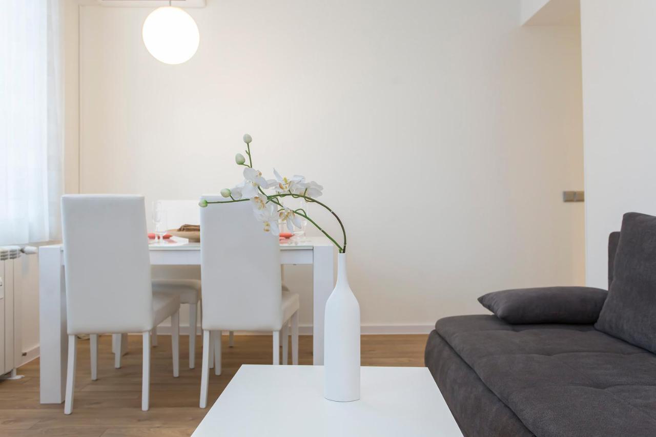 Modern Apartment In The City Center 소피아 외부 사진